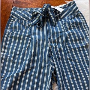 NWT- American Eagle High Rise Wide leg pant- Size 6
